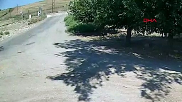 Hemzemin geçitten geçmeye çalışan kamyona yük treni çarptı! Bir ölü