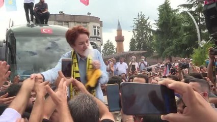 İYİ Parti Genel Başkanı Akşener, Samsun'da esnaf ve vatandaşlarla buluştu