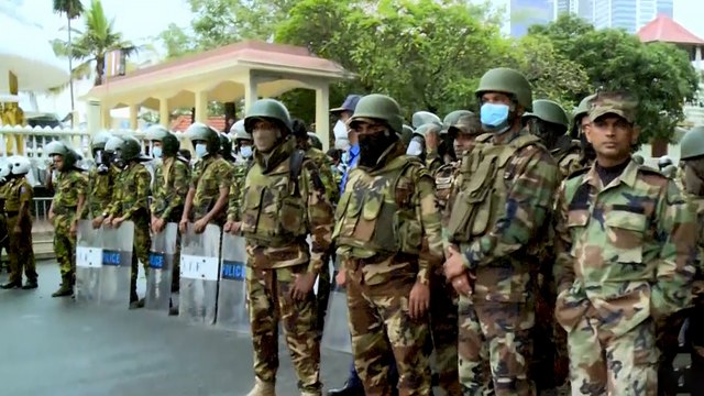 قوات الأمن السريلانكية تفرق المعتصمين بمنطقة القصر الرئاسي