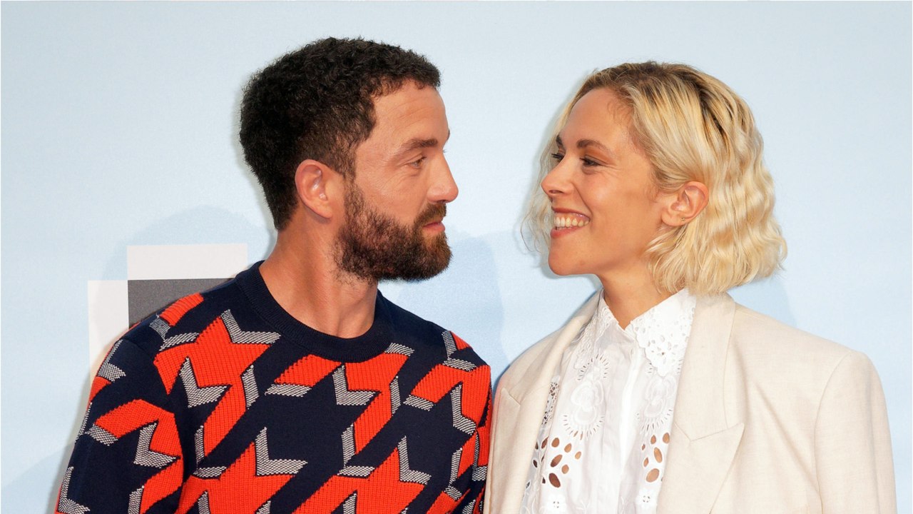 GALA VIDEO - PHOTO – Alysson Paradis enceinte : son cliché amusant avec son compagnon