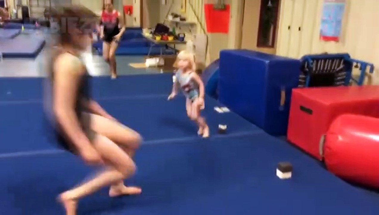 ESSAYEZ DE RESTER SÉRIEUX Défi - FUNNY Babies et Toddlers établissant la compilation