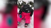 Les bébés drôles SNOW FAILS - Stupid Parents Compilation 2017