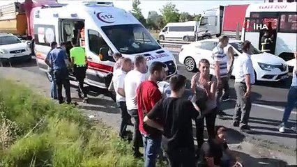 İşçi servisi kırmızı ışıkta bekleyen kamyona çarptı: 13 yaralı