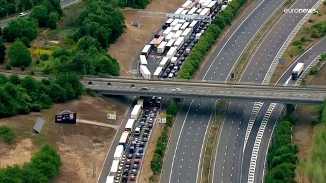 Великобритания: многочасовые очереди в порту Дувра