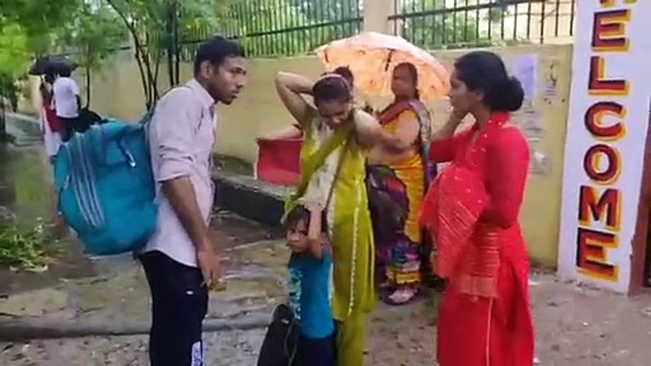 REET 2022- चूड़ी, मंगलसूत्र, बाली सब उतरवाए, कड़ी जांच के बाद एंट्री