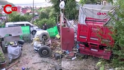 Sarıyer'de kamyon gecekondunun üzerine uçtu: 4 yaralı