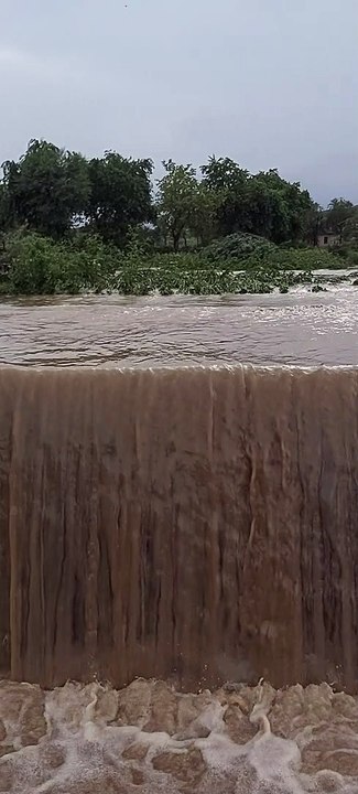 बारिश के बाद छलकी कासावती नदी, रायपुर बांध के भ...