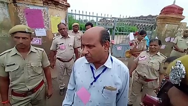 रीट परीक्षा से पहले...पांच मिनट की देरी से रह गए परीक्षा से वंचित