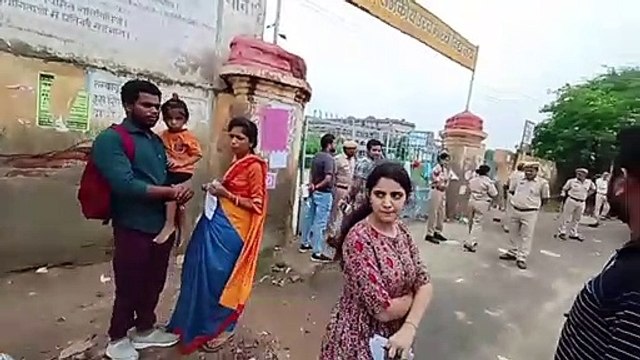 रीट परीक्षा से पहले...पांच मिनट की देरी से रह गए परीक्षा से वंचित