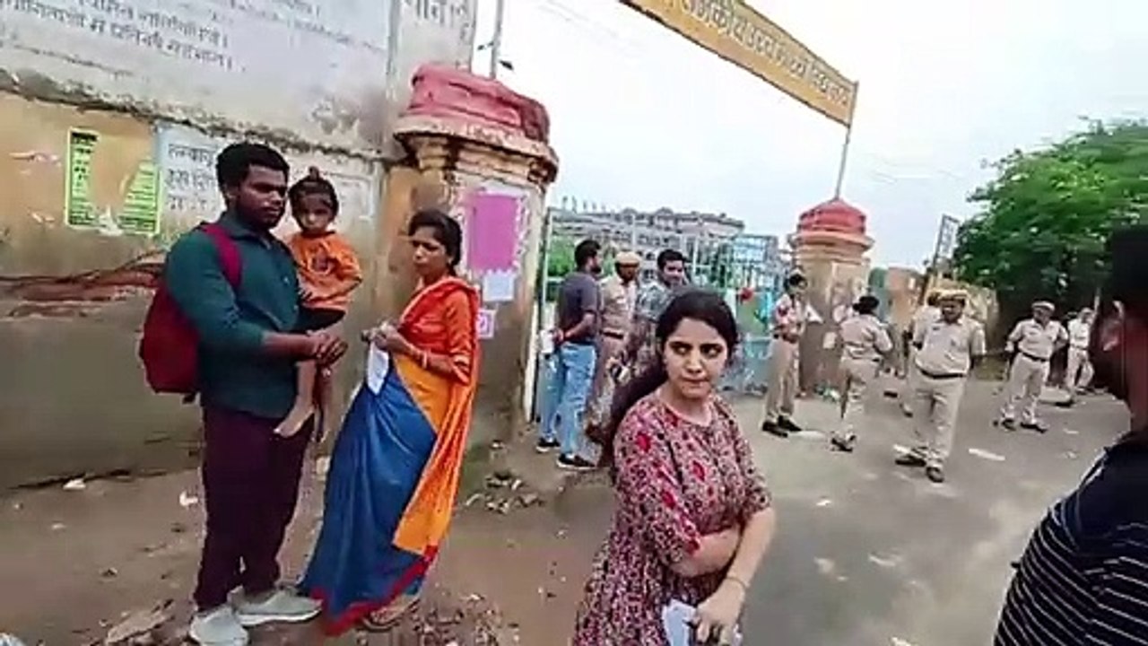 रीट परीक्षा से पहले...पांच मिनट की देरी से रह ग...