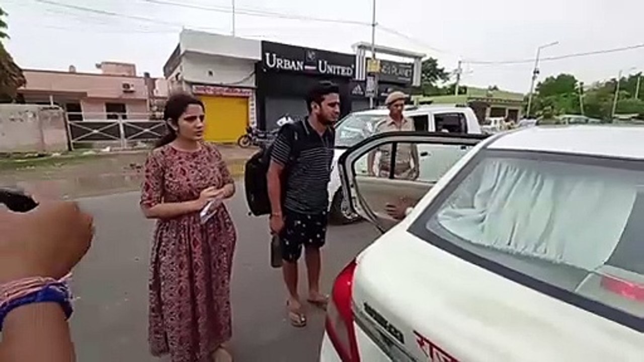 रीट परीक्षा से पहले...पांच मिनट की देरी से रह गए परीक्षा से वंचित