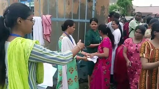 रीट परीक्षा से पहले...पांच मिनट की देरी से रह गए परीक्षा से वंचित