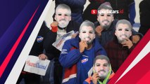 Masih Nganggur, 20.000 Fans Nacional Kenakan Topeng Suarez Untuk Membujuknya Pulang