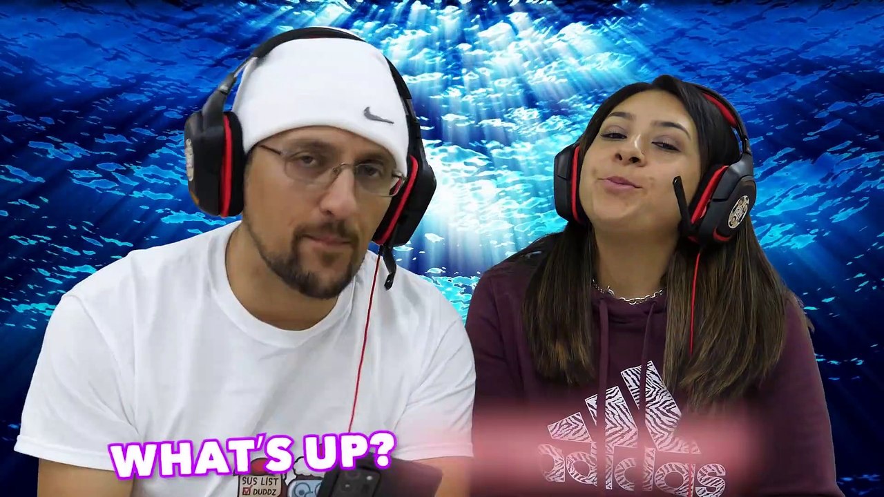 SQUID GAMES- BLIND Red Light Green Light vs. my WIFE! (FGTeeV Mobile Rip-off Challenge w_ Granny)_2