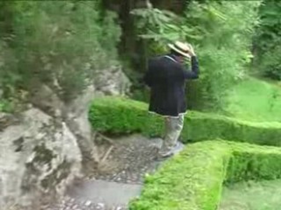 Le Village (hommage au Prisonnier)