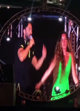 هنا الزاهد ترقص وتغني مع تامر حسني