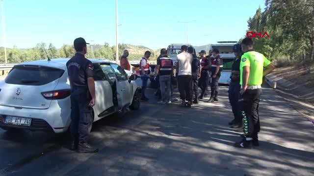 Otomobil TIR'a arkadan çarptı: 1 ölü, 2 yaralı