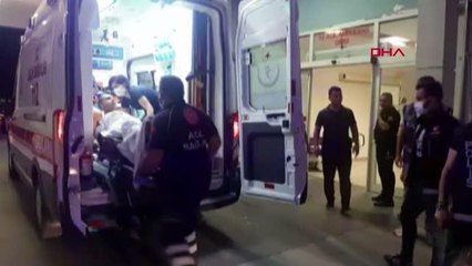 ANTALYA'DA İKİ GRUP ARASINDA BIÇAKLI KAVGA: 3 YARALI