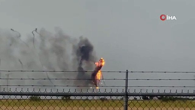 ABD'de denize düşen küçük uçak plaja sürüklendi: Pilot kurtuldu