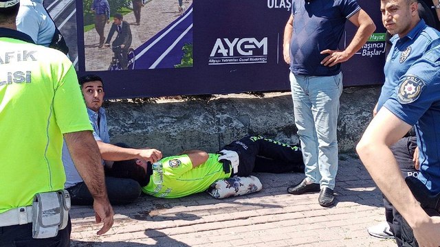 Trafik denetlemesi yapan polise otomobil çarptı