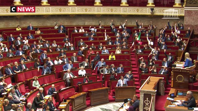 Réactions surprenantes, insultes, attaques personnelles, code vestimentaire...Les bancs dissipés de l'Assemblée nationale