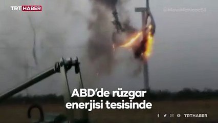 Rüzgar türbinine yıldırım düştü