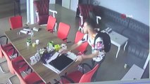 Tuvalete girmek için geldi, bilgisayarı çaldı gitti...'Pes' dedirten hırsızlık kamerada