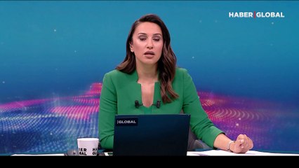 Korku dolu anlar kamerada! Rüzgar türbinine yıldırım düştü