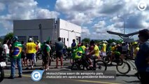 Motociclistas saem de aeroporto para motociata em apoio ao presidente Bolsonaro