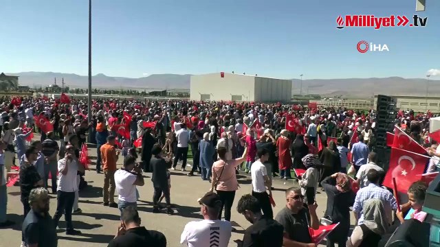 Türk Yıldızları ve Çelik Kanatlar’ın uçuş gösterisi nefes kesti