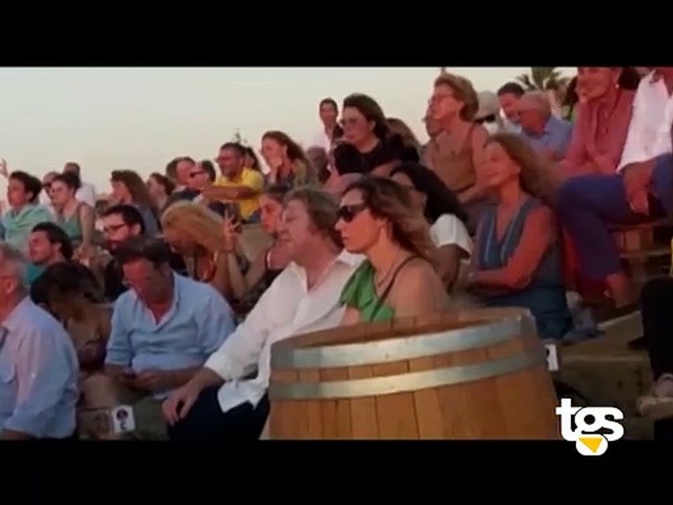 Marsala, Antonella Ruggiero ha aperto 'A Scurata nel teatro di tufo dello Stagnone