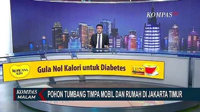 Hujan Deras Disertai Angin Kencang, Pohon Tumbang Timpa Mobil dan Rumah Warga di Pondok Bambu!