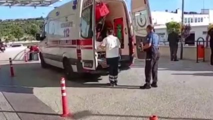 Kırmızı ışıkta çarpışan iki otomobildeki 7 kişi yaralandı