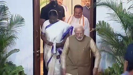 PM Modi & Smt Murmu Greet People At Latter's Residence