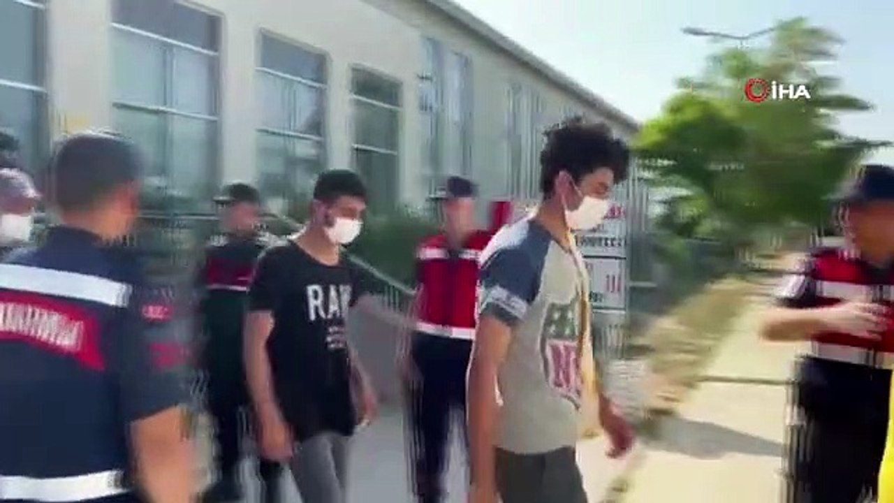 Kırklareli'nde yakalanan 327 kaçak göçmen sınır dışı edildi