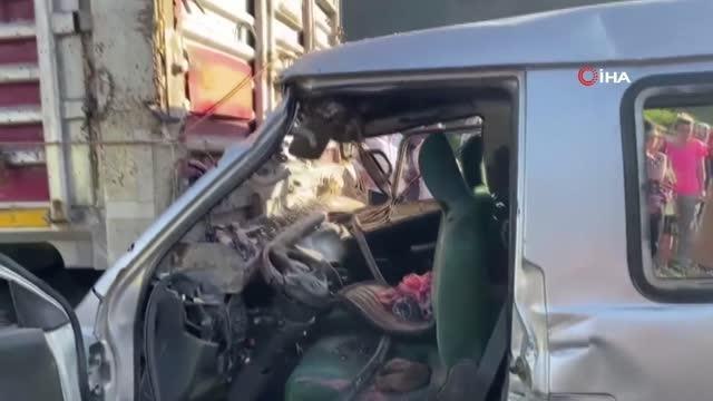 Son dakika haber! Bilecik'te tarım işçi taşıyan minibüs kaza yaptı: 1 ağır 12 kişi yaralandı