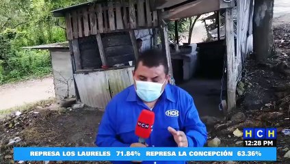 Abrumado por la pobreza, "patepluma" pide apoyo para tratarse una rara enfermedad en su piel