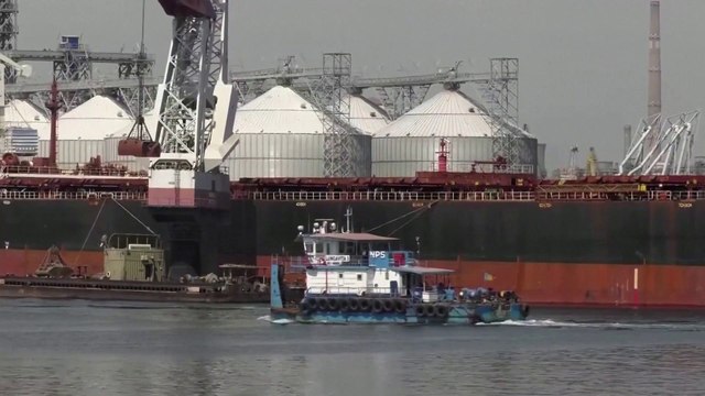 اتفاق تصدير الحبوب يسير في حقل ألغام