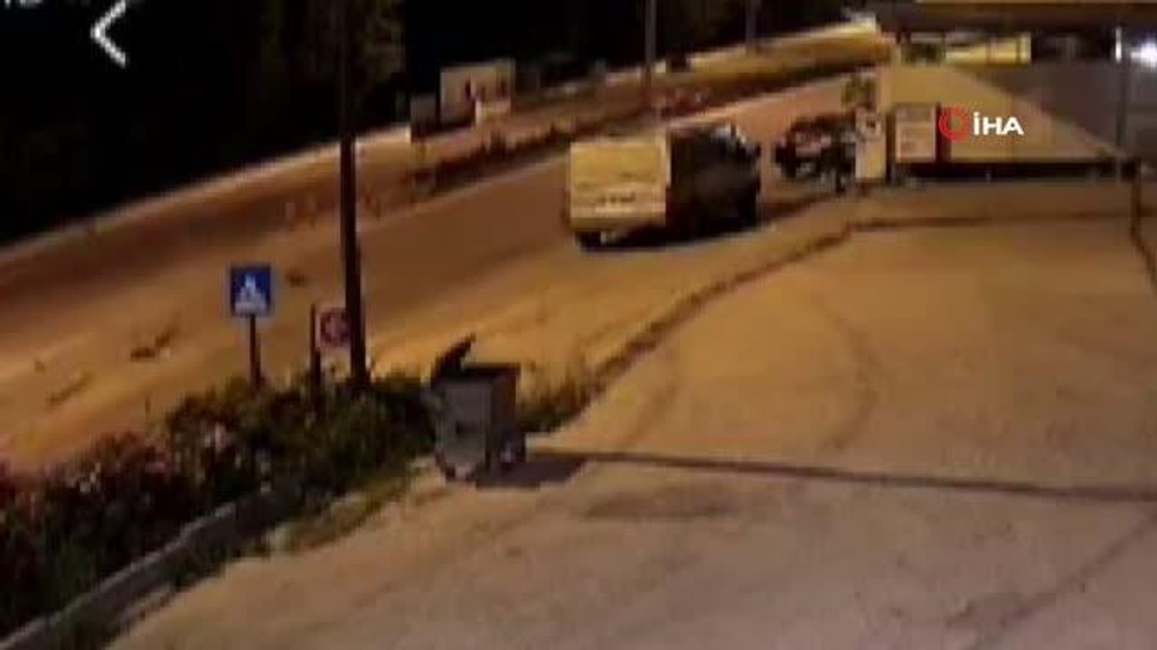 Son dakika haberi... Motosikletin otomobile çarptığı feci kaza kamerada