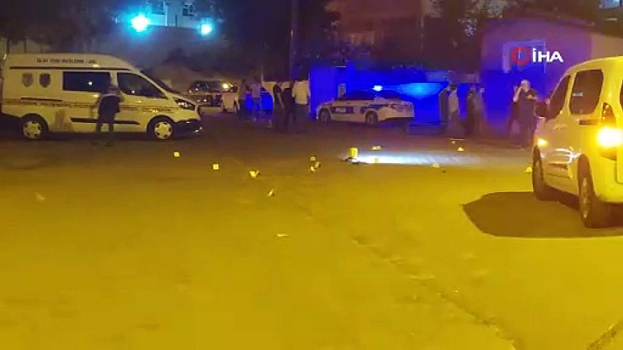 İki aile arasındaki çatışmaya müdahale etmek isteyen bekçi yaralandı, olay yerinde 36 adet boş kovan bulundu