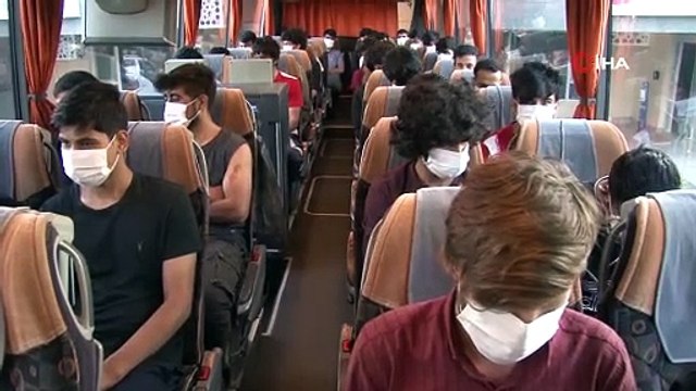 Edirne'de 215 Afgan göçmen sınır dışı edilmek üzere İstanbul'a gönderildi