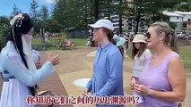 Guzheng performance in Gold Coast Seaside Park, Australia: Where do we not meet in life! I ran into a little girl and her family, she thought my koto was Japanese, and said that my grandfather was a Japanese koto player...