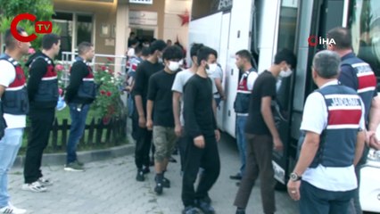 Sınırdışı edilecek 215 Afganistan uyruklu, Edirne'den İstanbul'a gönderildi