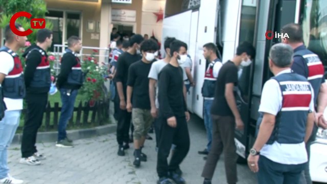 Sınırdışı edilecek 215 Afganistan uyruklu, Edirne'den İstanbul'a gönderildi