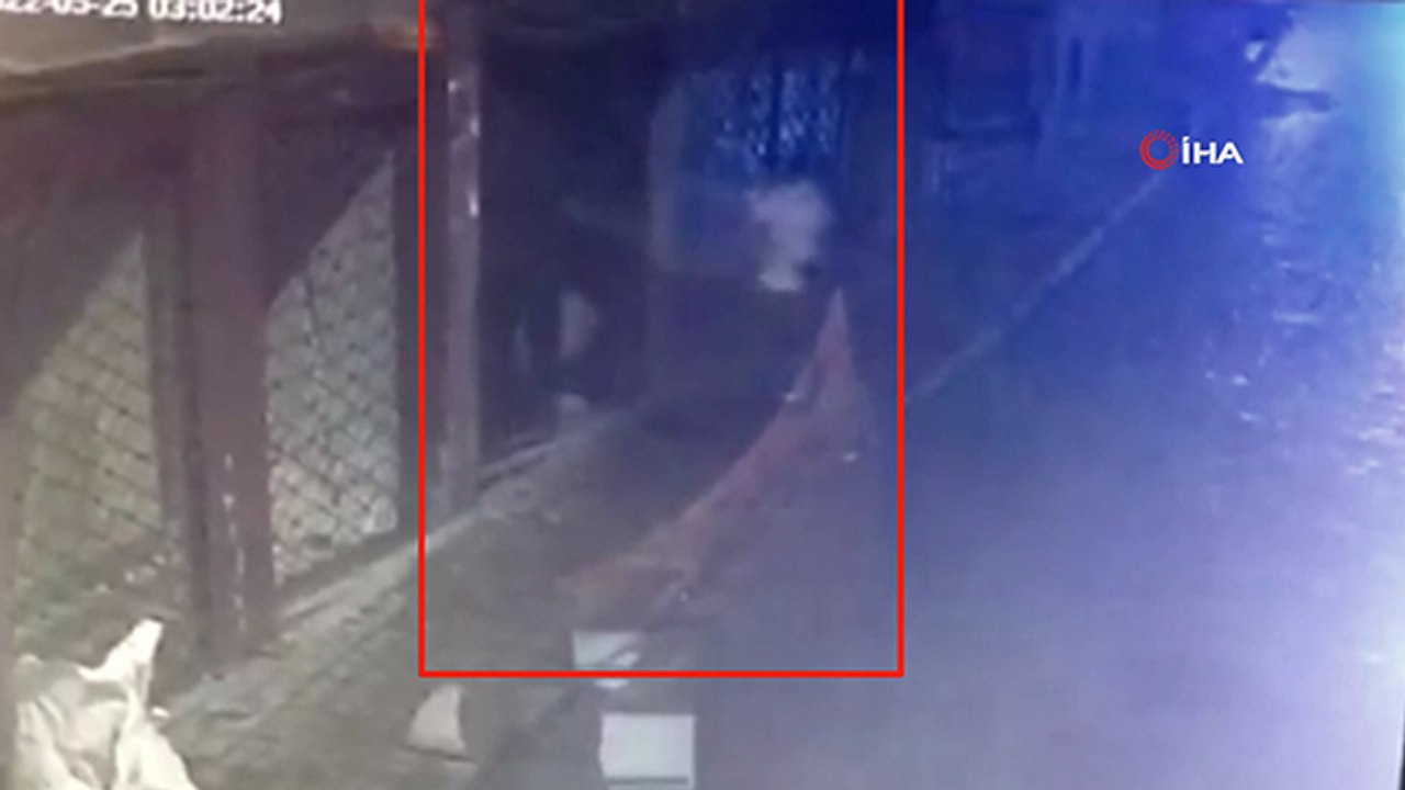 Taksim’de biber gazıyla gasp kamerada