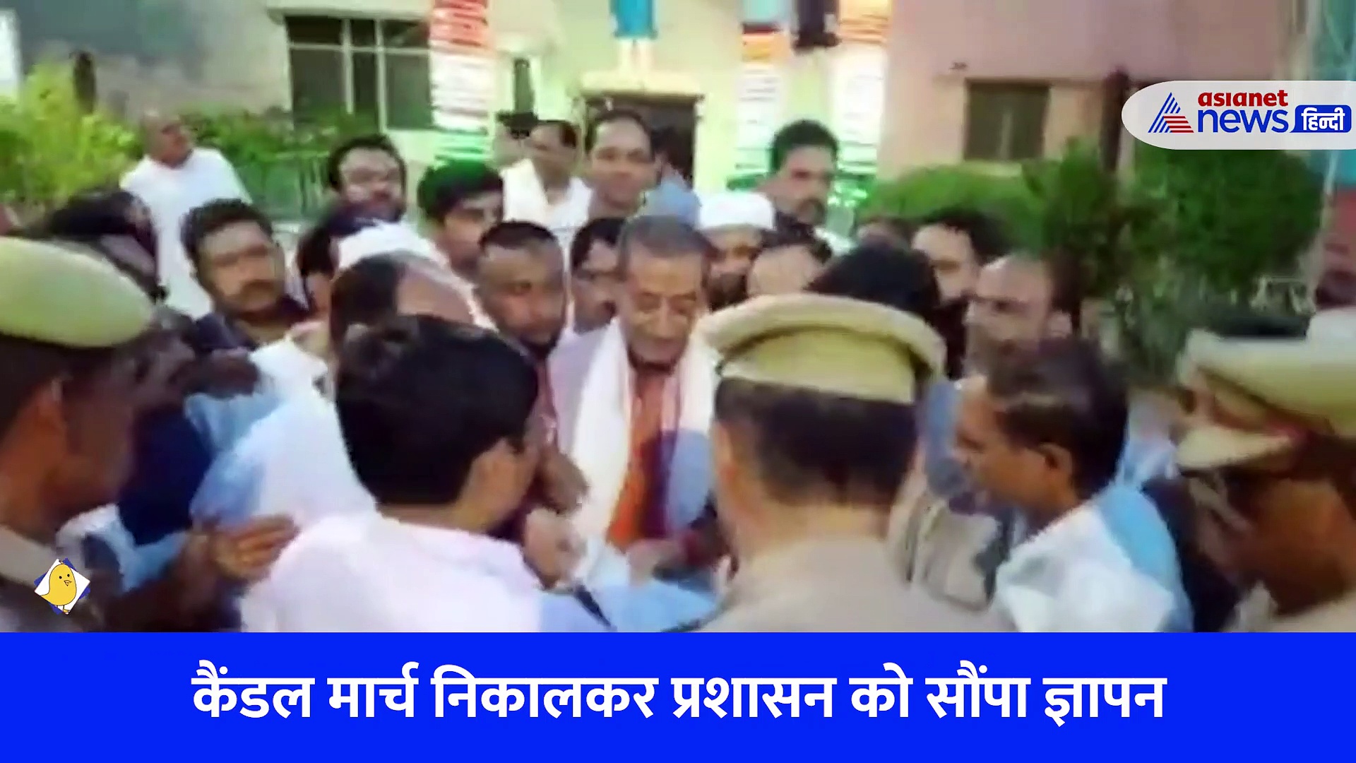 सोनिया गांधी से हो रही ईडी की पूछताछ के विरोध में उतरे कांग्रेसी, कैंडल मार्च निकालकर प्रशासन को सौंपा ज्ञापन