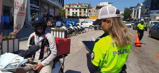 Bursa'da motosiklet sürücülerine sıkı denetim... Ceza puanı dolan gencin motosikleti bağlandı