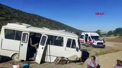 Otomobil ile işçi minibüsü şarampole devrildi: Çok sayıda yaralı var