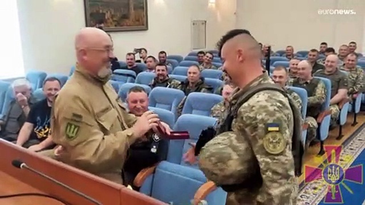 Charkiw nach dem russischen Raketenangriff - Ermittler nehmen Arbeit auf