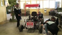 Meslek lisesi öğrencileri hurda malzemelerden mini araç üretti